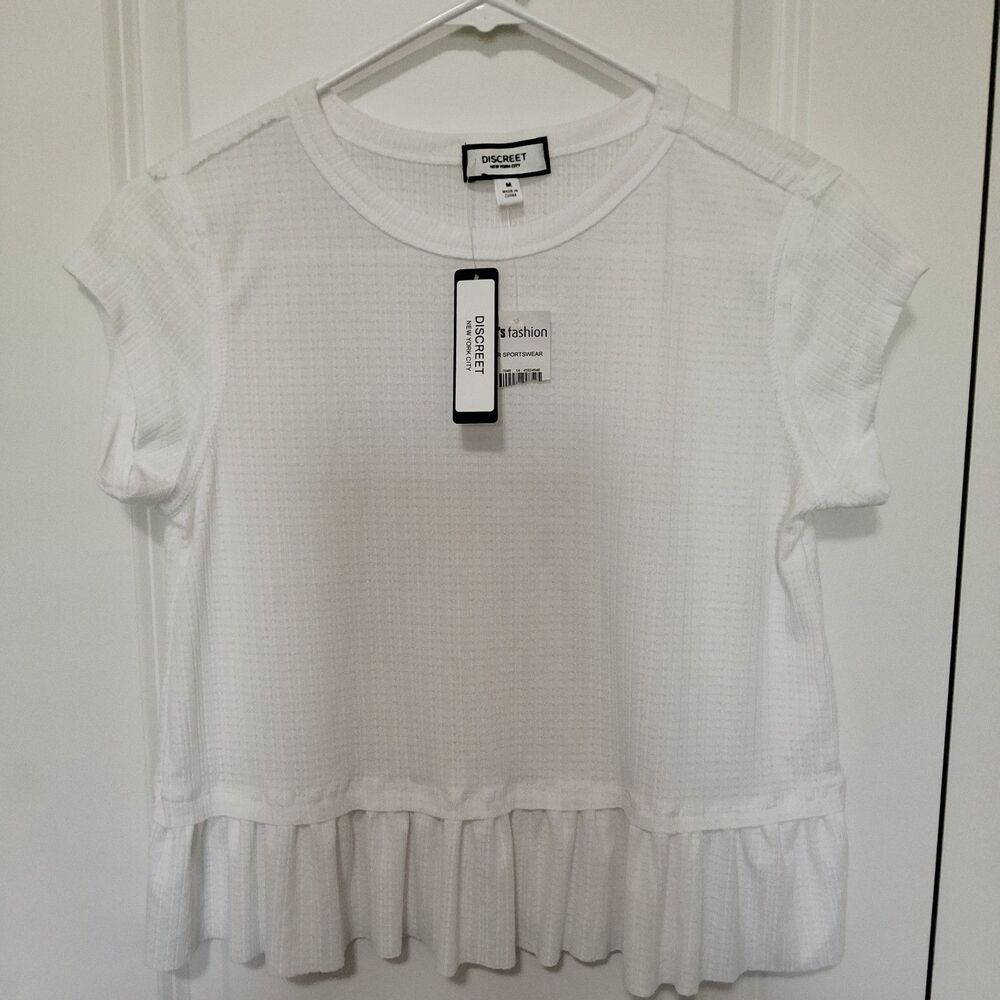 Discreet Short-Sleeve Peplum White Textured Crop Top Size Medium New w/Tag
